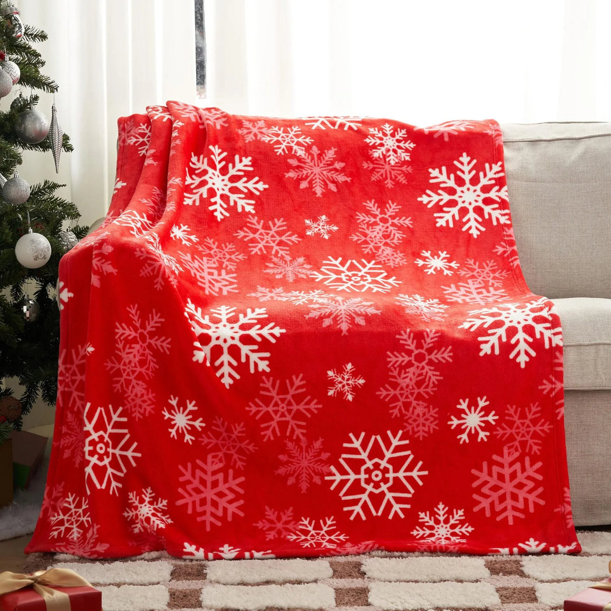 Soft polyester flannel Christmas blanket in American style with plush texture, showing available colour options