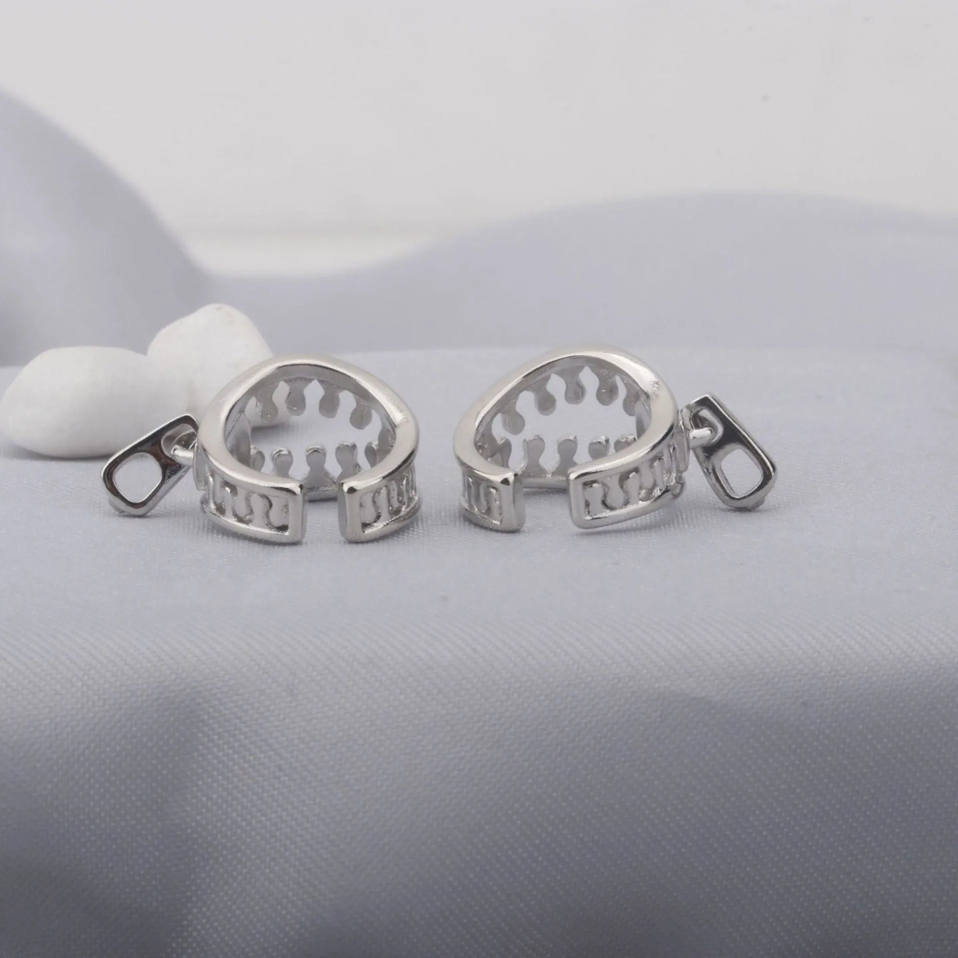 Copper geometric earrings with ear bone clip and zipper closure in ES862 colour