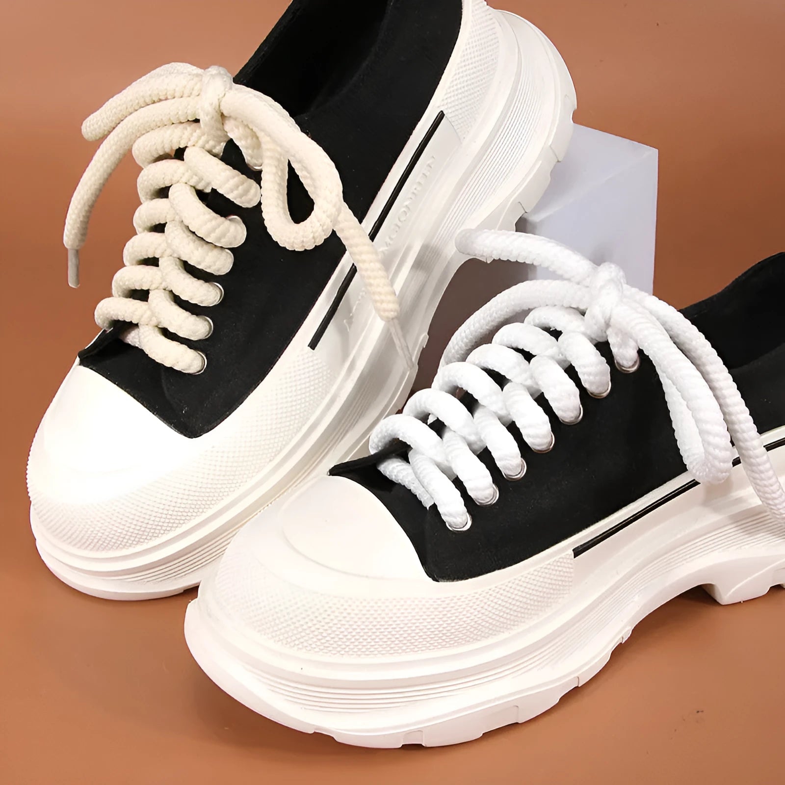 Round woven bread shoe shoelaces in black, white and beige colours with 10mm diameter