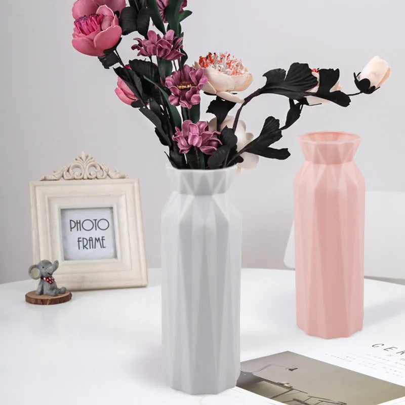 Drop-resistant melamine vase in grey, green, pink, or white with 7.2cm base diameter