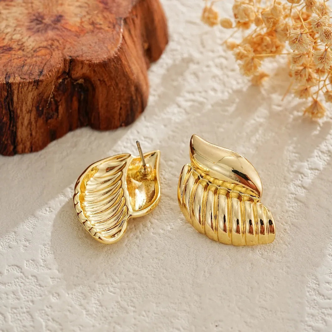 Gold threaded water drop earrings for women with long threader chain and teardrop drop detail