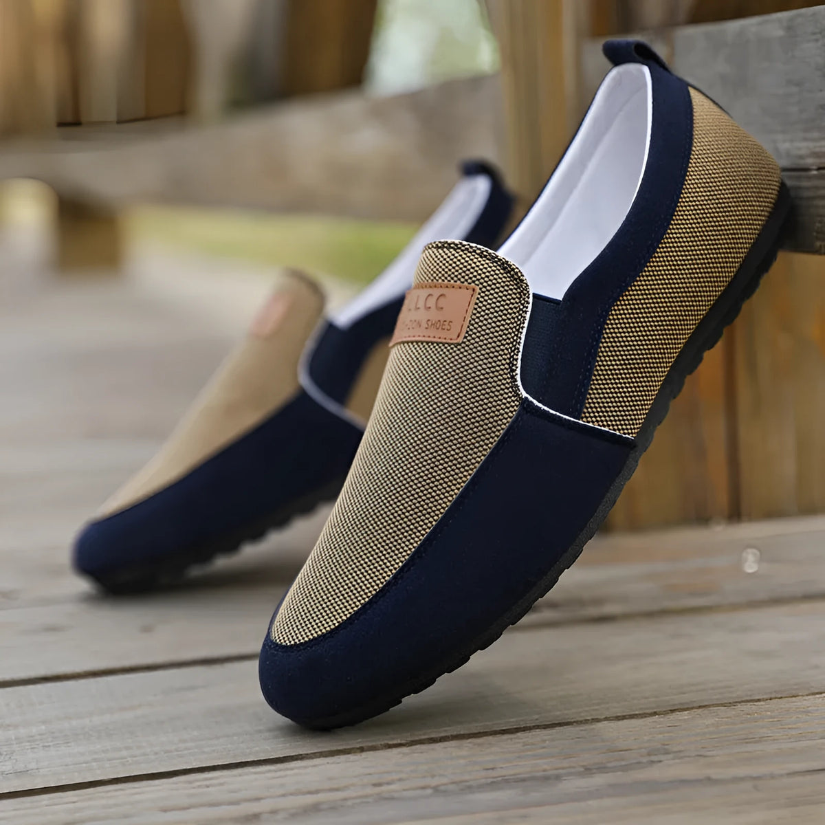 Men's grey canvas board shoes with round toe and rubber sole