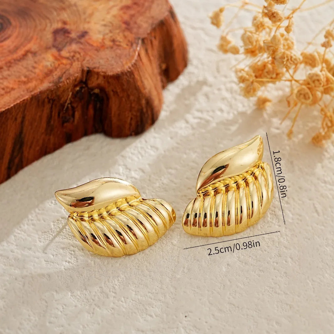 Gold threaded water drop earrings for women with long threader chain and teardrop drop detail