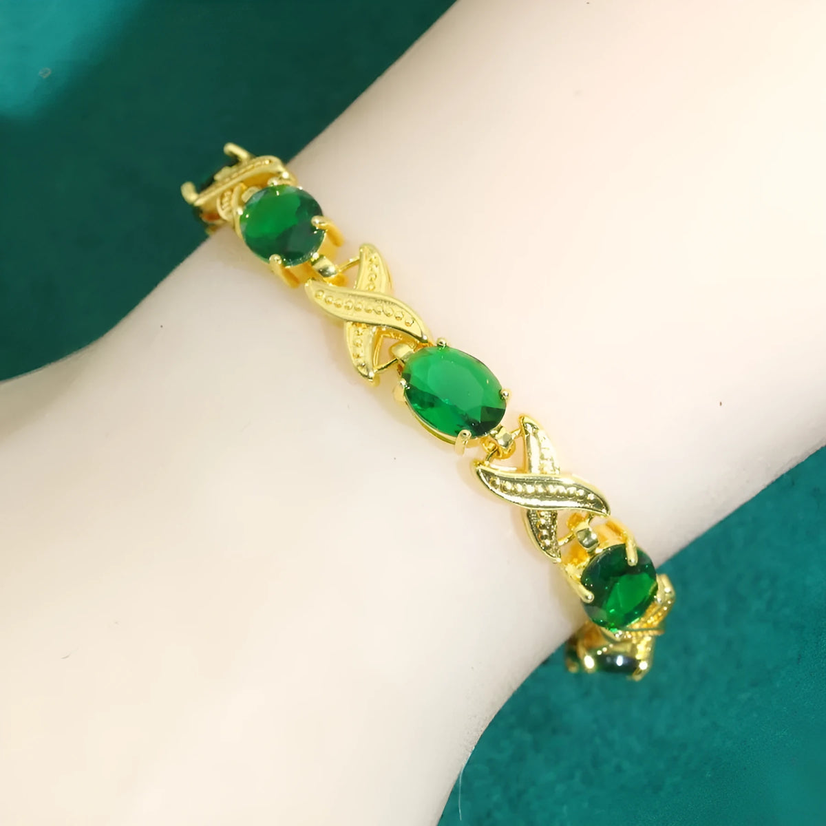 Copper inlaid zircon women's bracelet with electroplated retro design