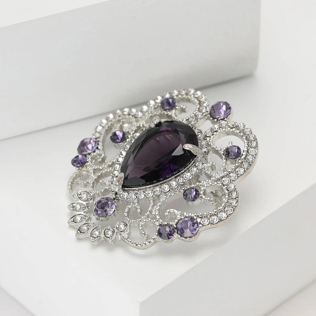 Small trumpet brooch with inlaid rhinestones in alloy, retro Baroque court style, available in blue, purple, red and white