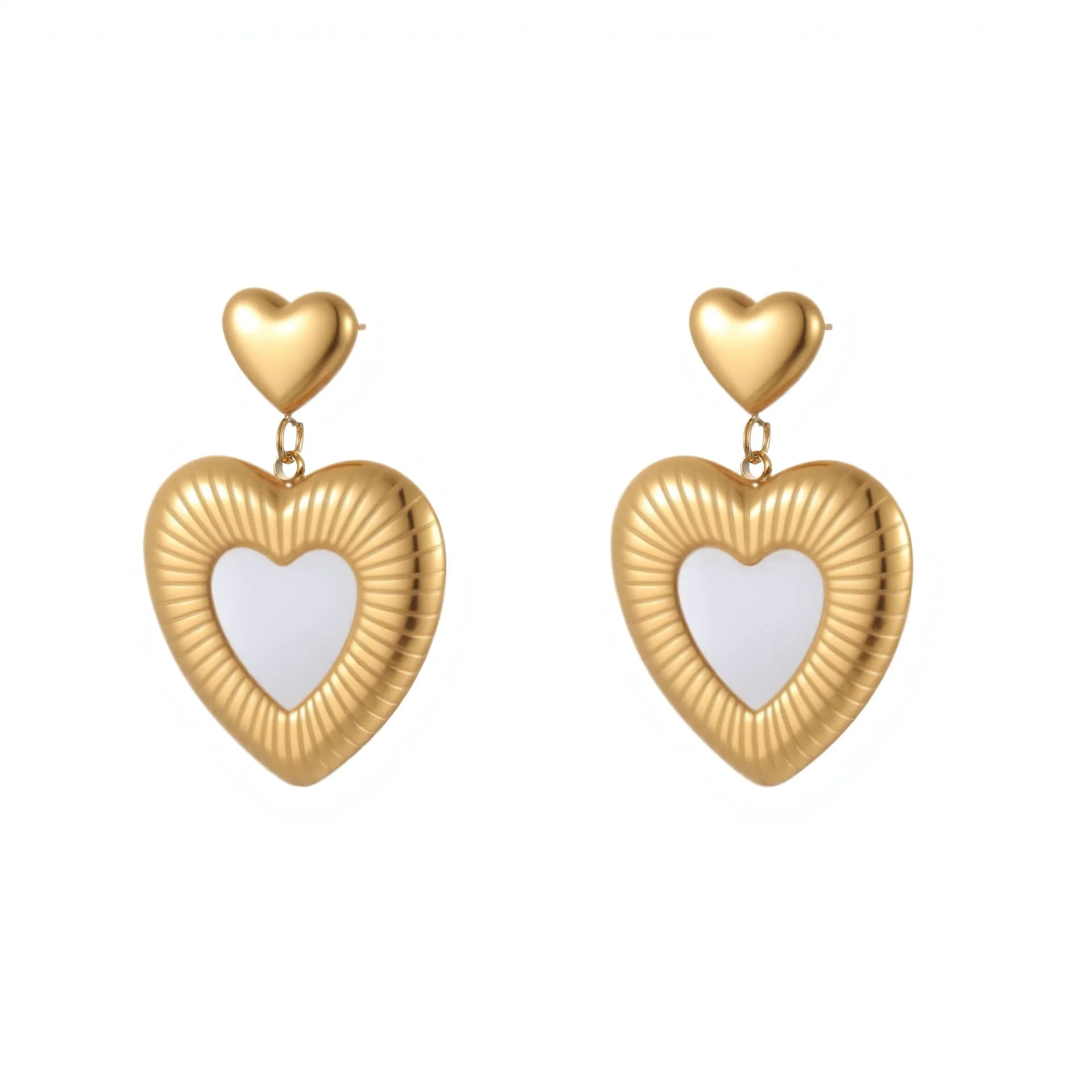 Gold electroplated heart-shaped earrings with fritillary design on stainless steel