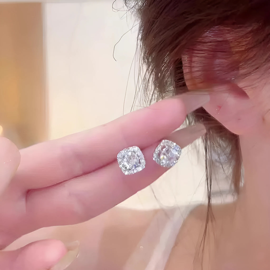 Geometric diamond square earrings in gold or silver colour with quadrilateral design