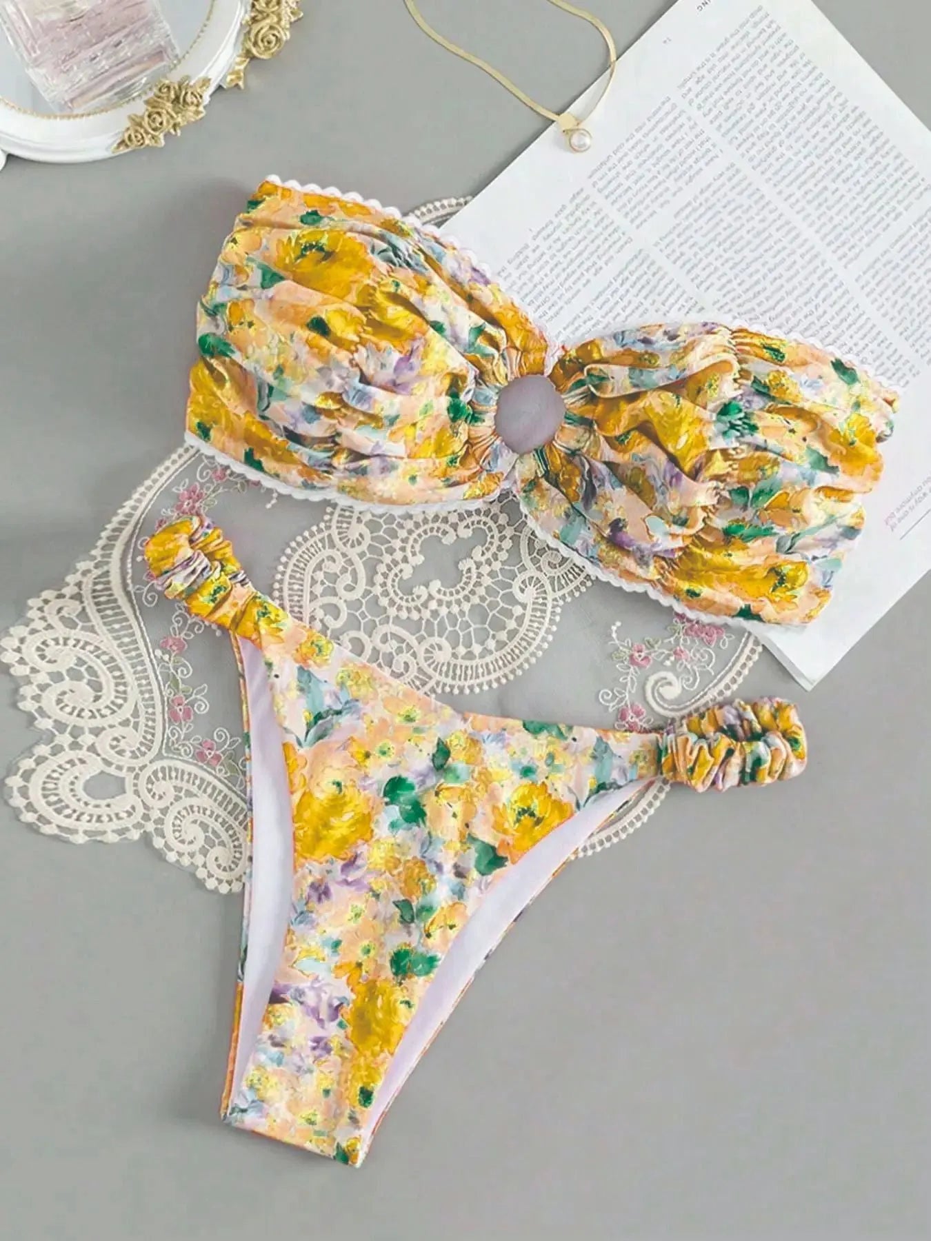 Floral print tube top and lace briefs bikini set in polyester fabric for swimming