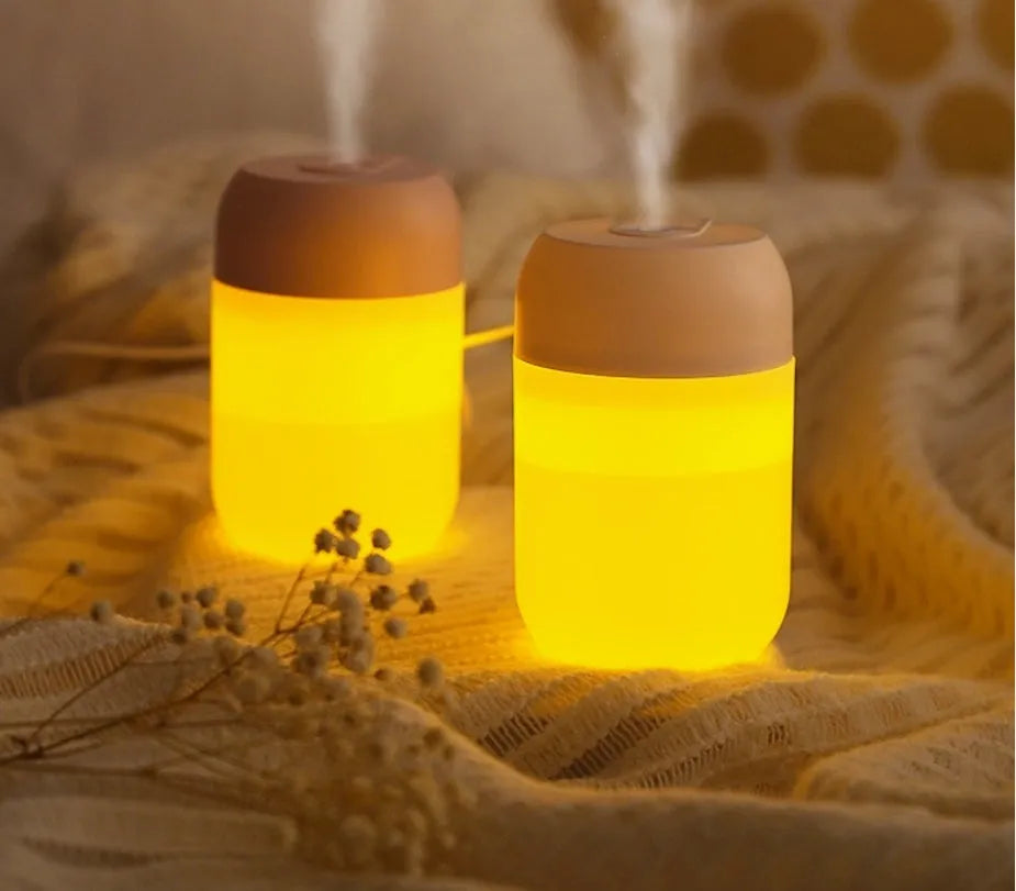 White cylindrical USB humidifier for aromatherapy and quiet air moisturising