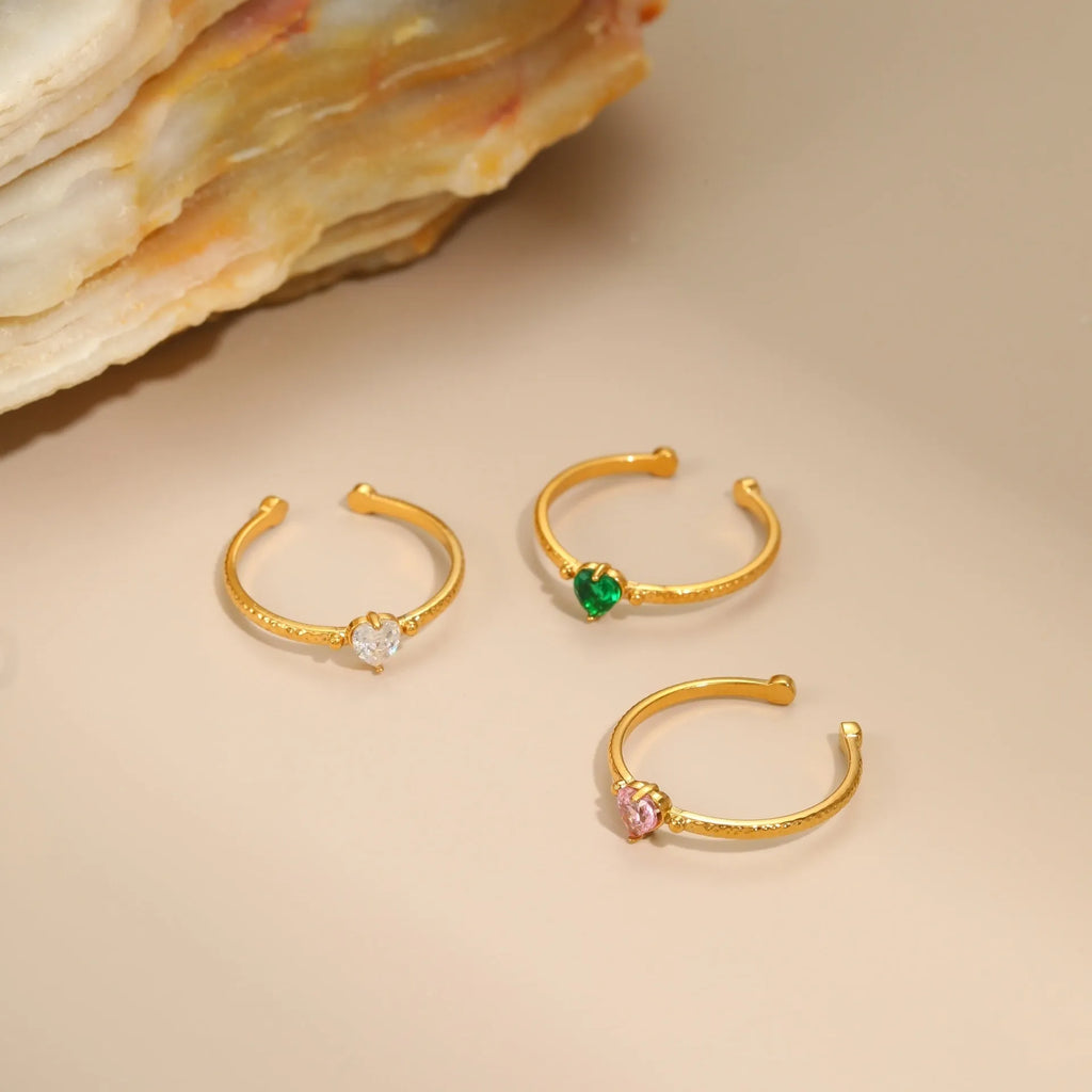 Open mouth geometric ring with a love heart shape and inlaid zircon, in stainless steel.