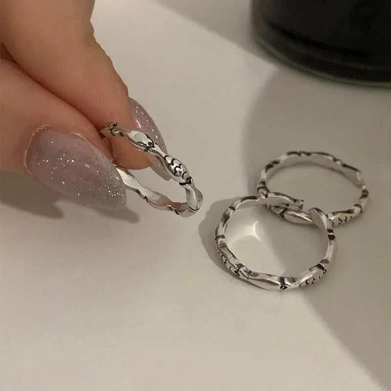 Women's adjustable copper fish ring in T020 white gold colour with electroplated finish and fish motif