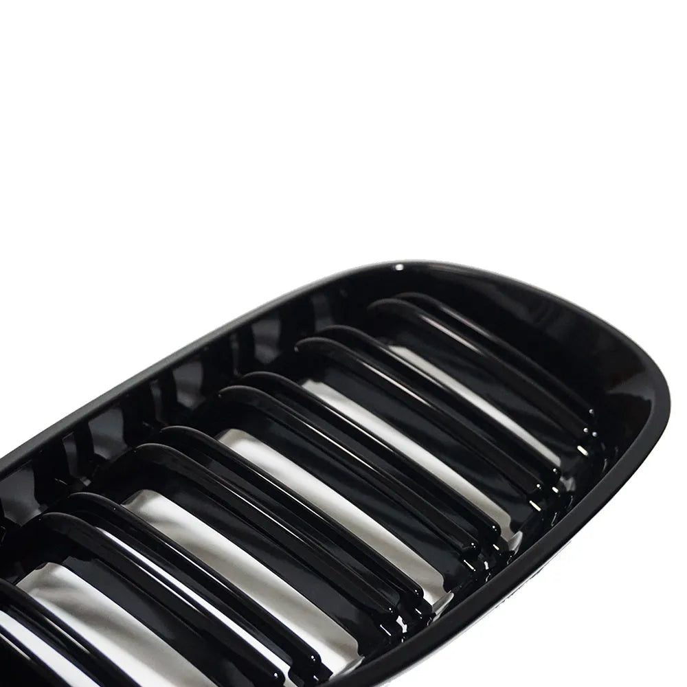 Pair of ABS carbon fibre pattern grilles for a BMW 5-Series front bumper.