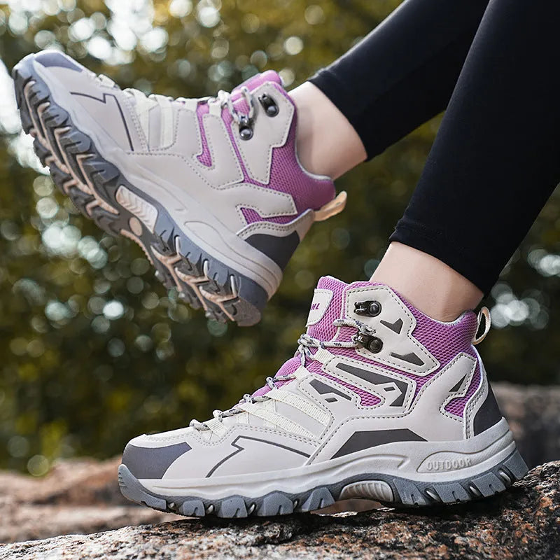 Hiking outdoor shoes sneaker with rubber sole and lace-up closure in various colours