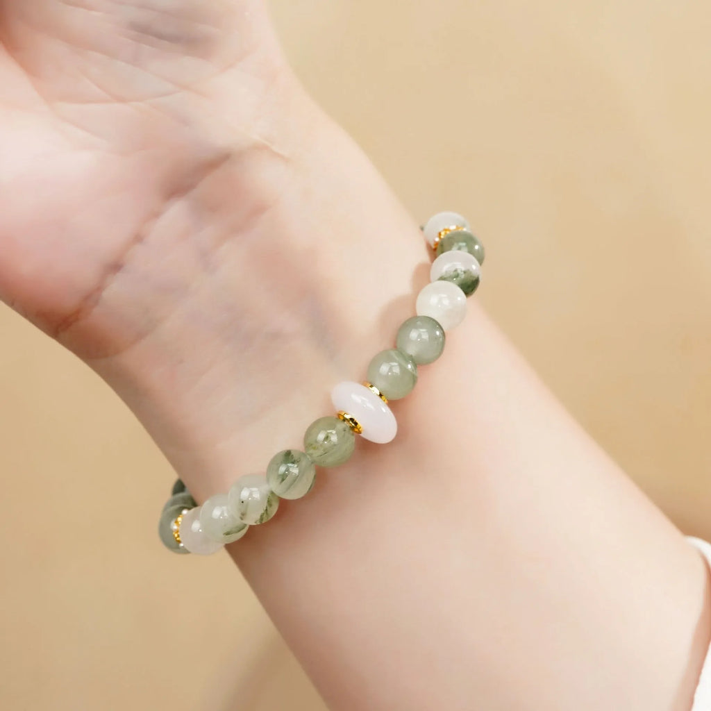 Emerald green Tian Shan Cui women's half bracelet with light green national style design.