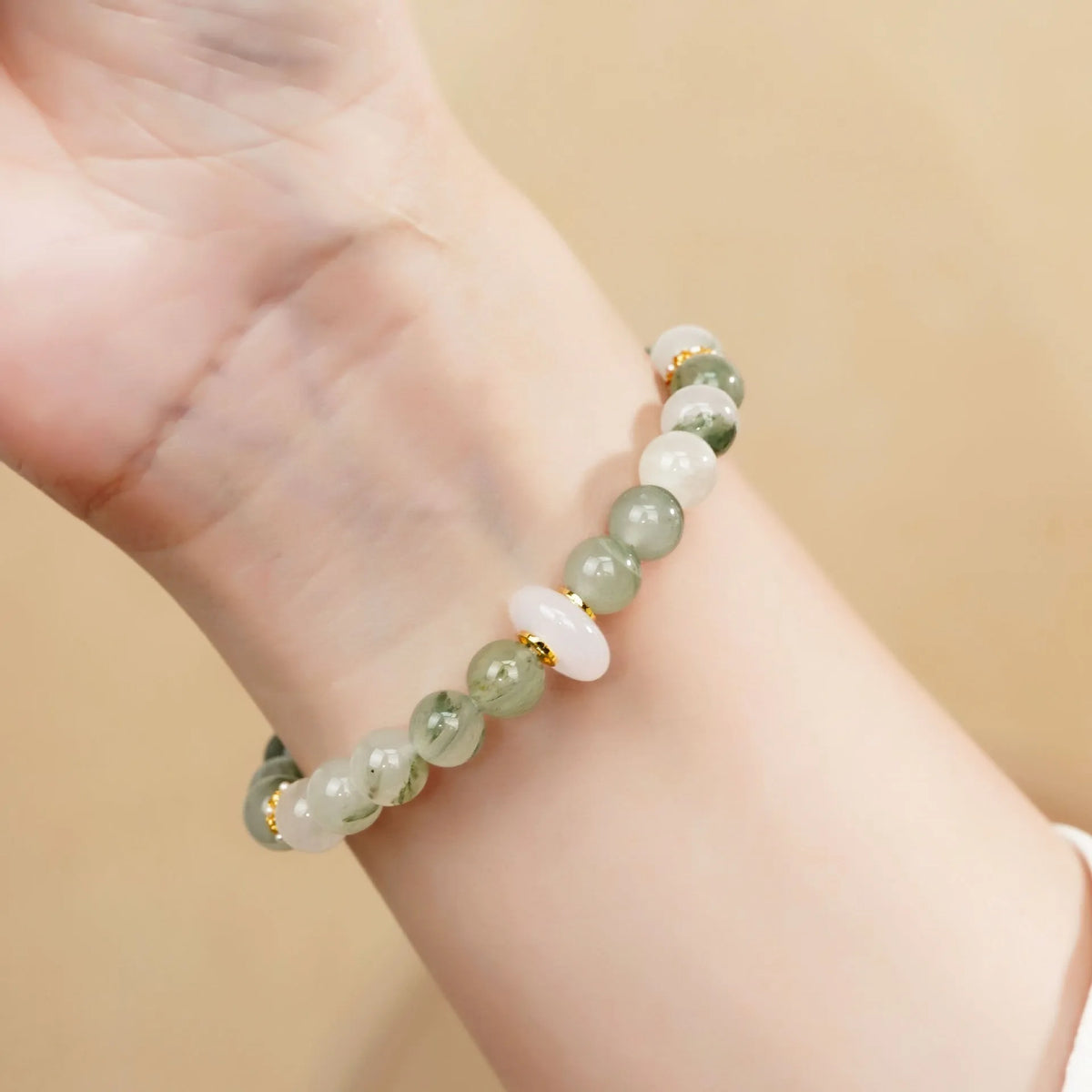 Emerald green Tian Shan Cui women's half bracelet with light green national style design.