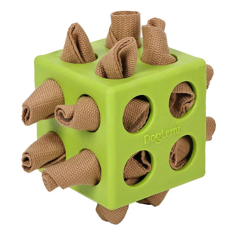Dog cube molar teething toy in polyester, 18cm x 18cm x 10.5cm, available in yellow or green