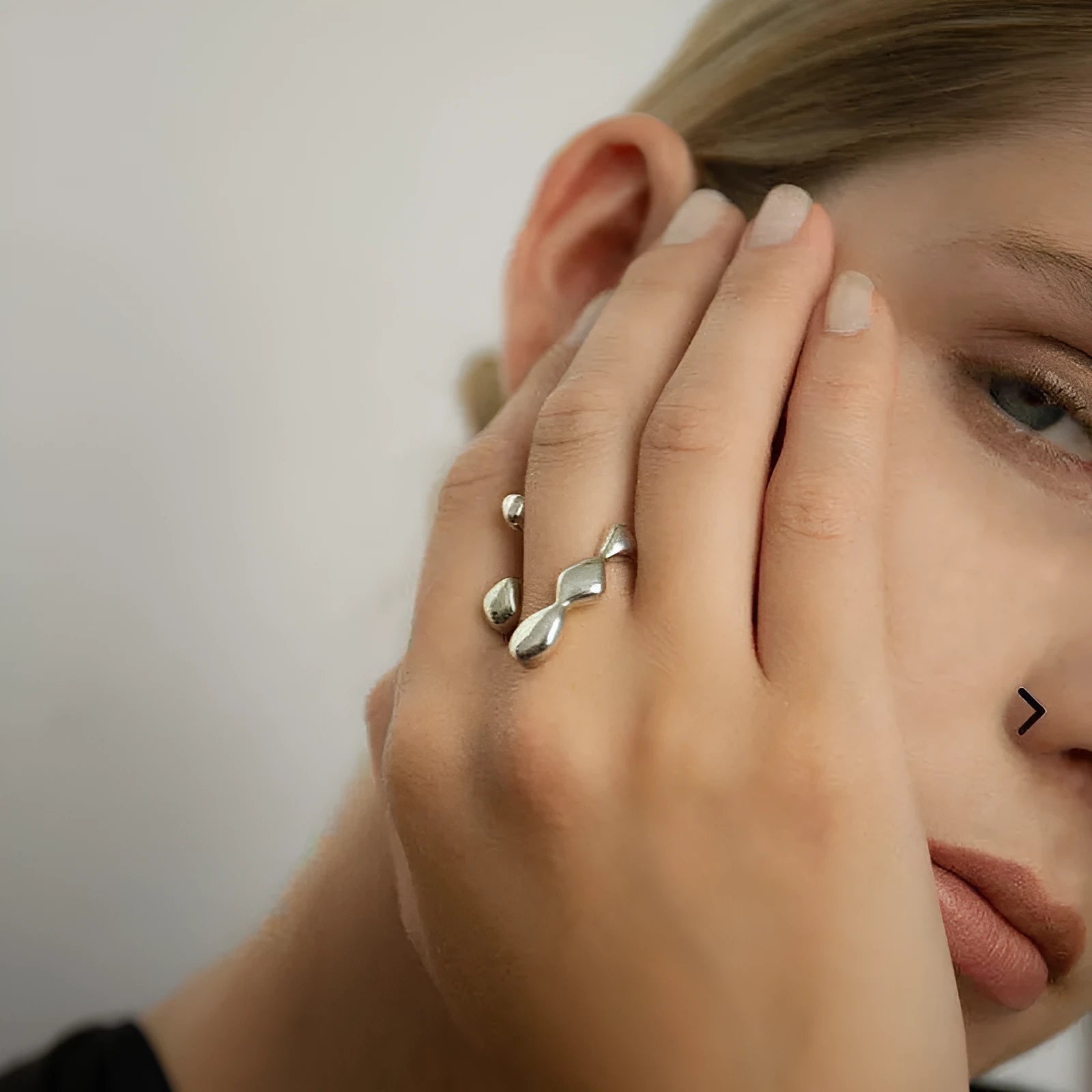 Brass opening ring with spherical design in gold or silver colour for women