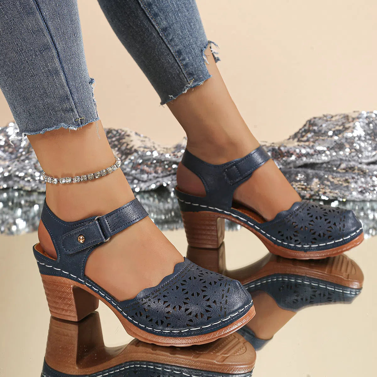 Women's Roman-style chunky heel sandals with Velcro closure in black