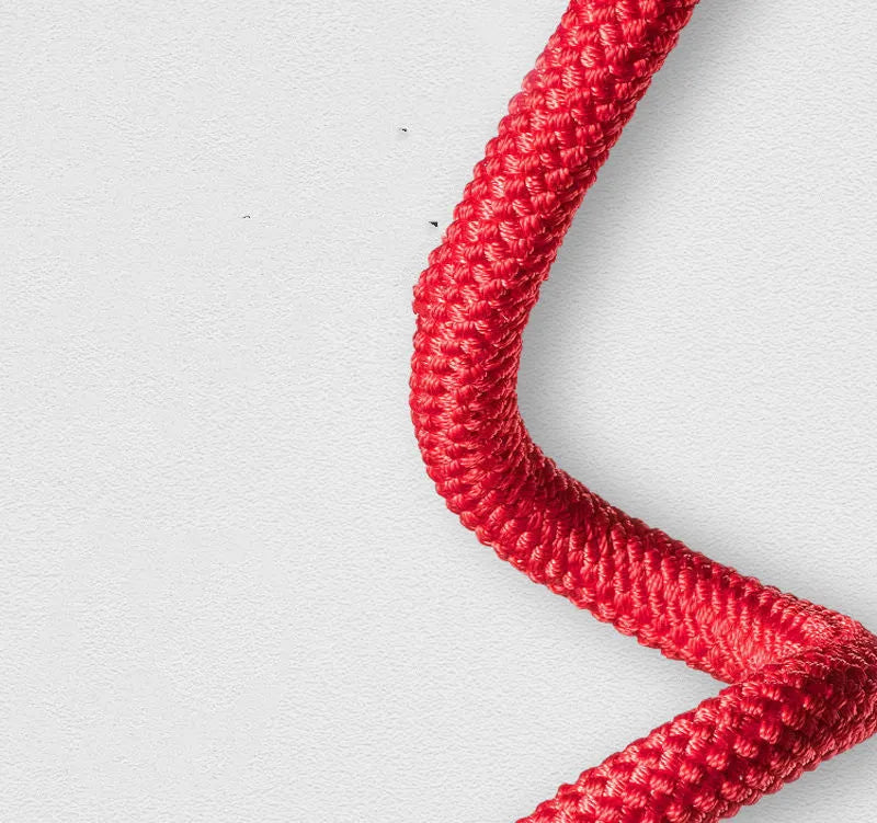 Red and grey skipping rope with 2.8m polyester rope, 16cm handles, and 4cm handle diameter.