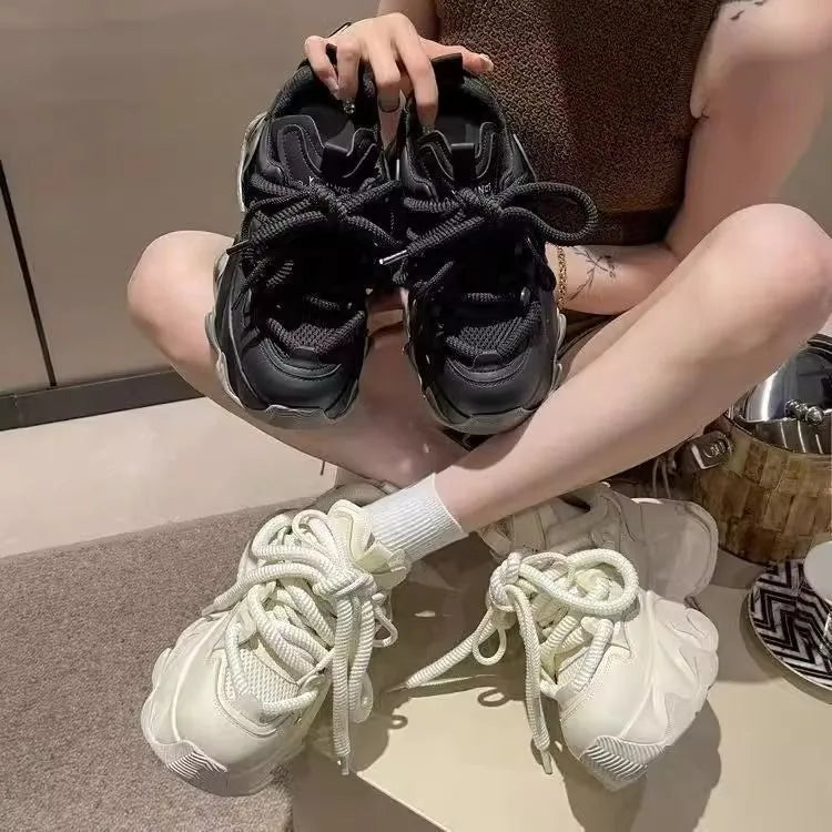 Women's low-top casual trainers with breathable mesh lining and cloth upper, front lace-up, shown in rose red, black and beige