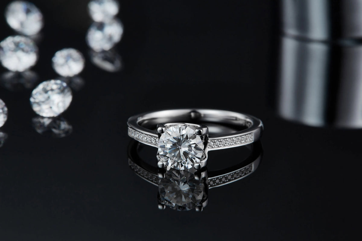 Claw of Light and Shadow wedding ring set with 1-carat moissanite in platinum-plated S925 silver