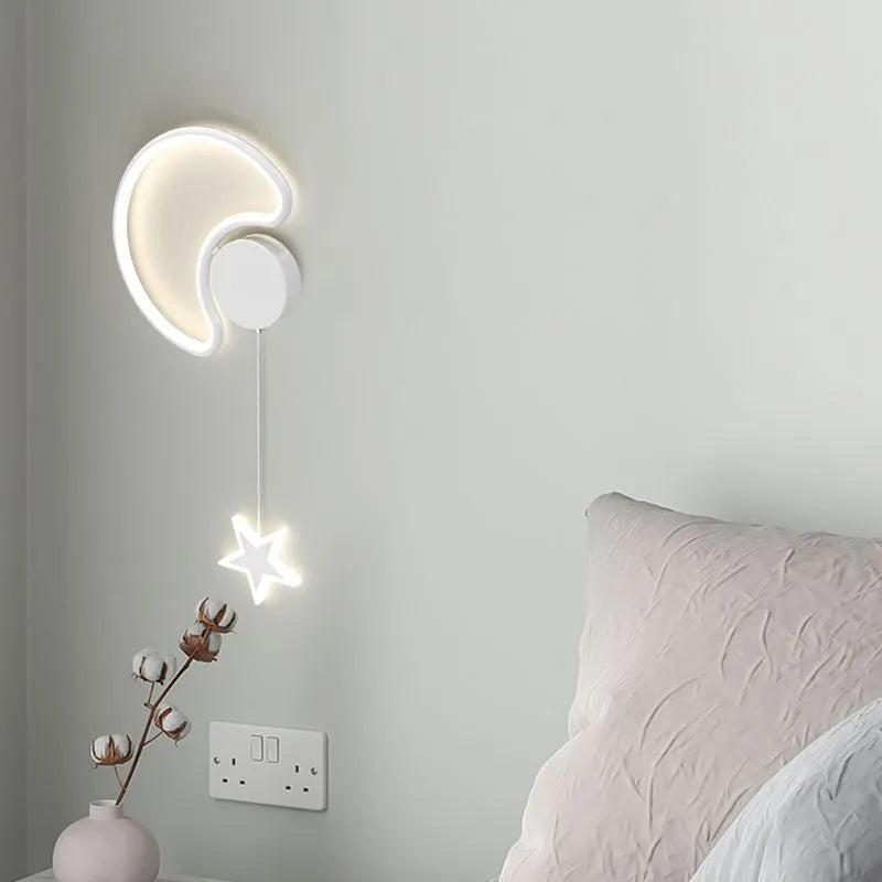 Children's wall-mounted lamp with cloud-shaped acrylic shade and three-colour LED light for bedside