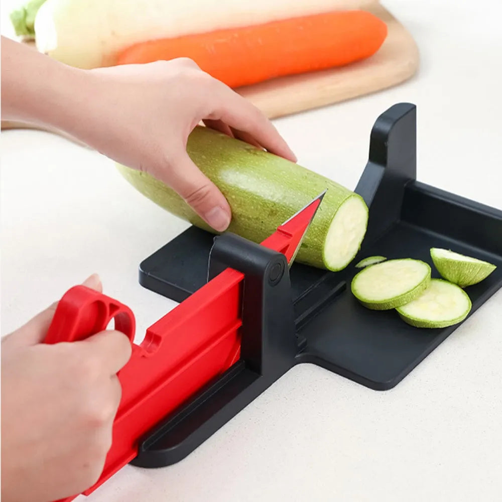 Green manual vegetable chopper with stainless steel cutting mechanism for potatoes and carrots