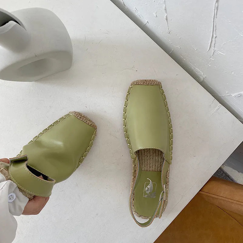 Women's beige canvas baotou flat sandals with animal print and low-top fisherman design