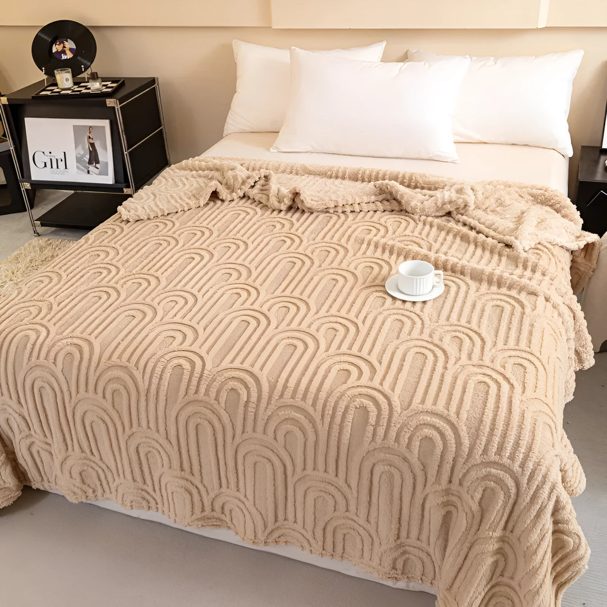 Double-sided jacquard flannel coral fleece blanket shawl in polyester fibre, shown in a Roman column colour and available in four sizes.