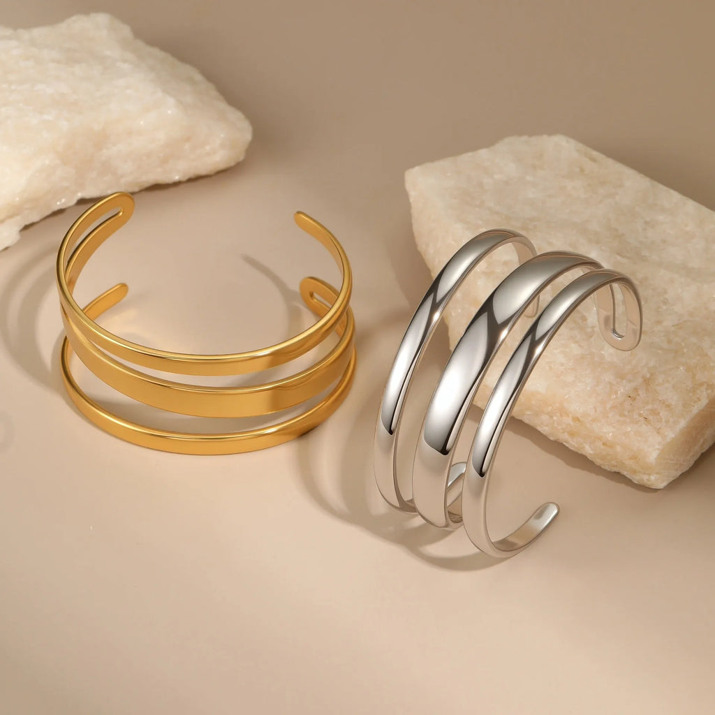 Women's geometric stainless steel bracelet with simple opening clasp in gold or steel colour