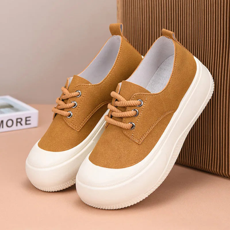 Women's camel suede platform loafers with round toe and front lace-up, on a 4cm rubber sole.