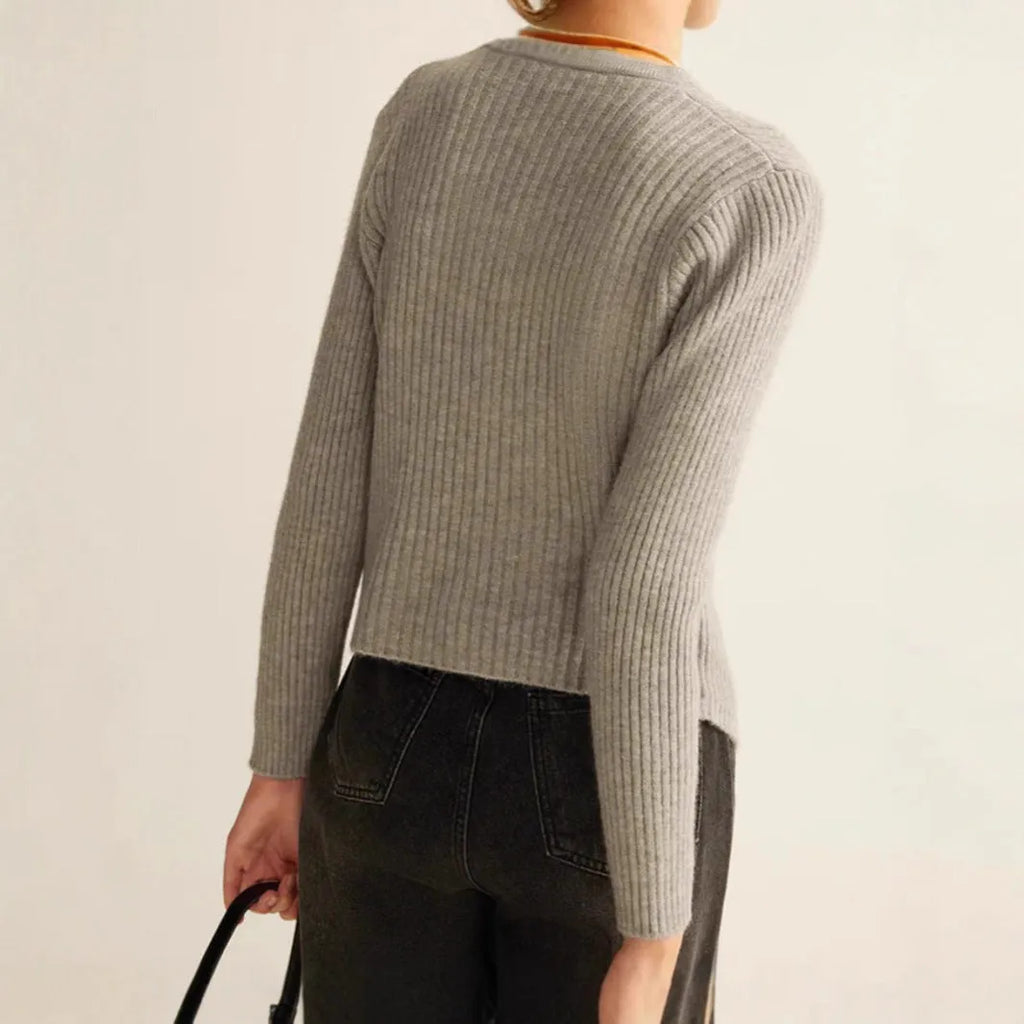 Red yuan collar cardigan sweater with loose fit design for autumn and winter wear