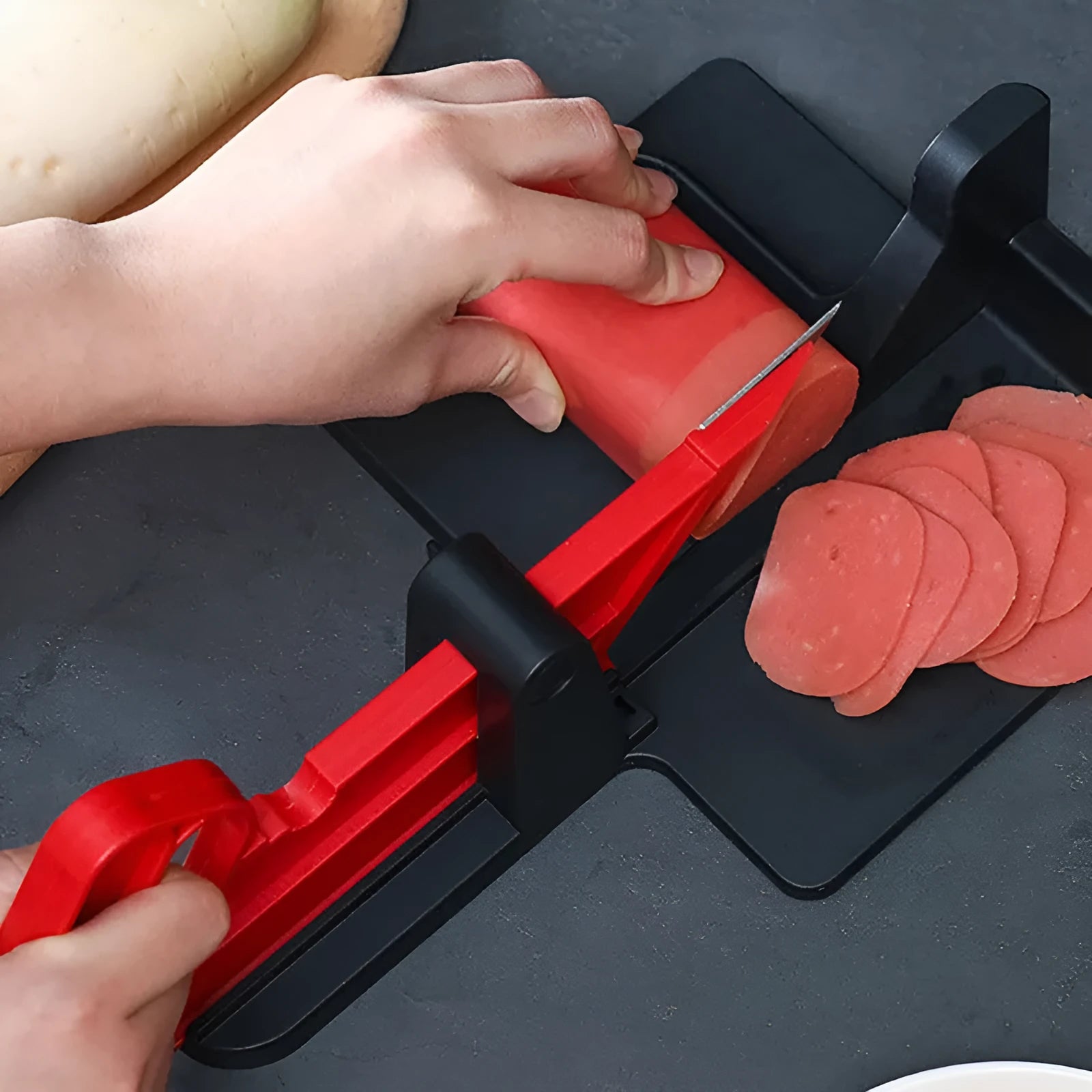 Green manual vegetable chopper with stainless steel cutting mechanism for potatoes and carrots