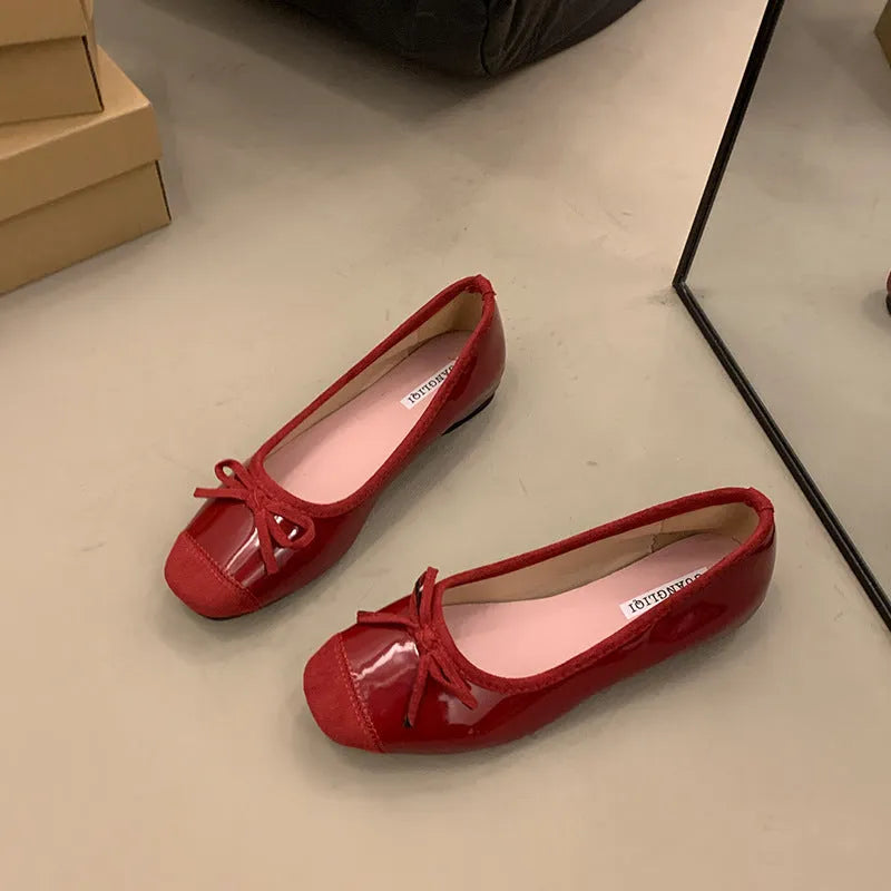 Retro ballet flat shoes with square toe and mid heel in wine red colour with decorative bow