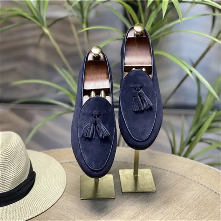 Men's fashion retro British tassel slip-on shoes in black with low top PU upper and rubber sole