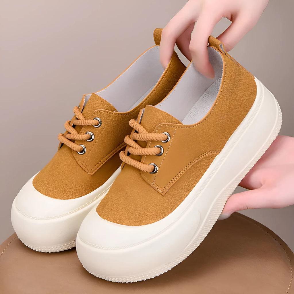 Women's camel suede platform loafers with round toe and front lace-up, on a 4cm rubber sole.