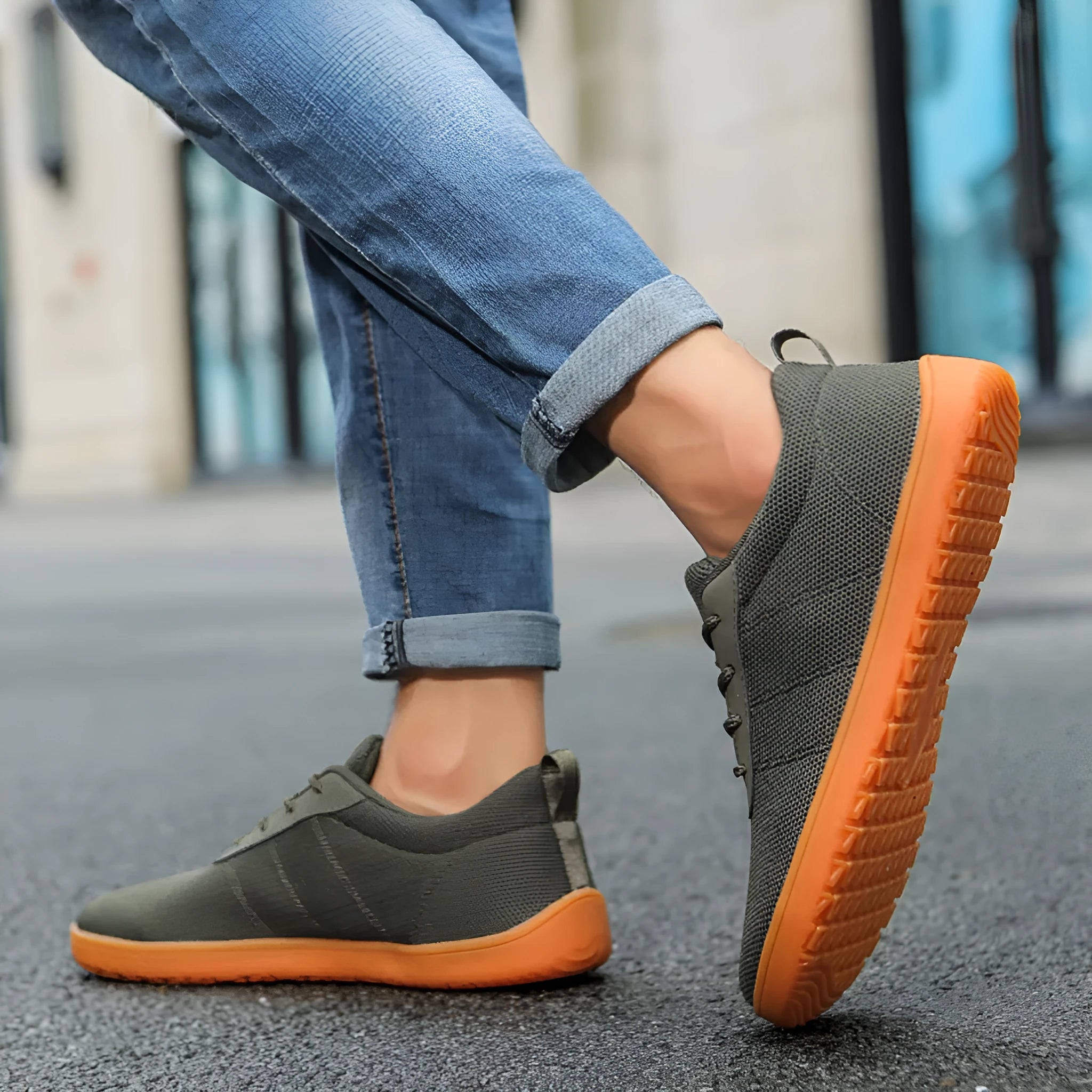 Men's low-top Flyknit walking shoes in a wide toe round head design with a flat rubber sole