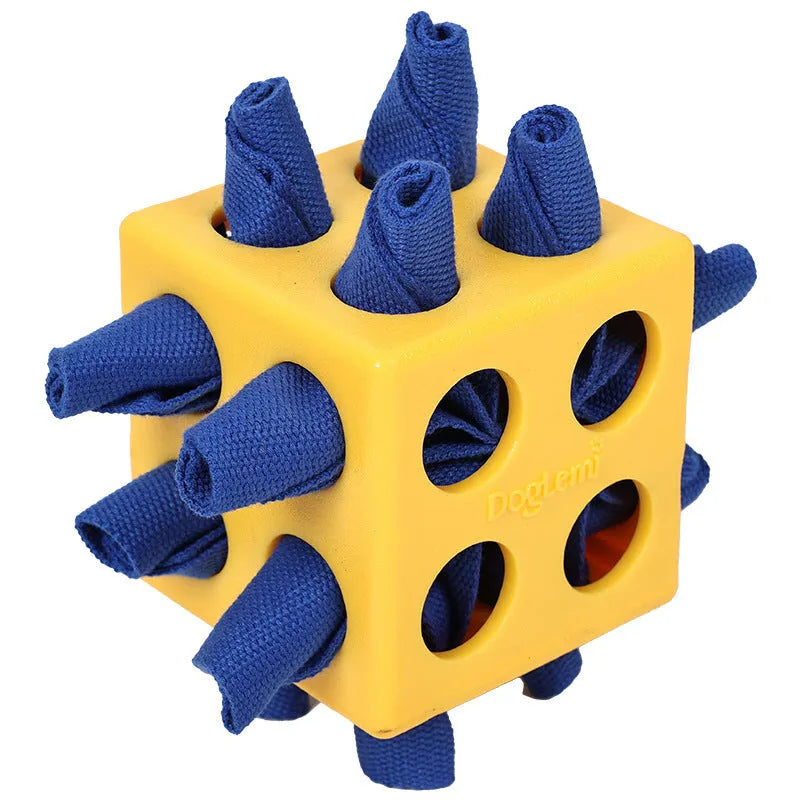 Dog cube molar teething toy in polyester, 18cm x 18cm x 10.5cm, available in yellow or green