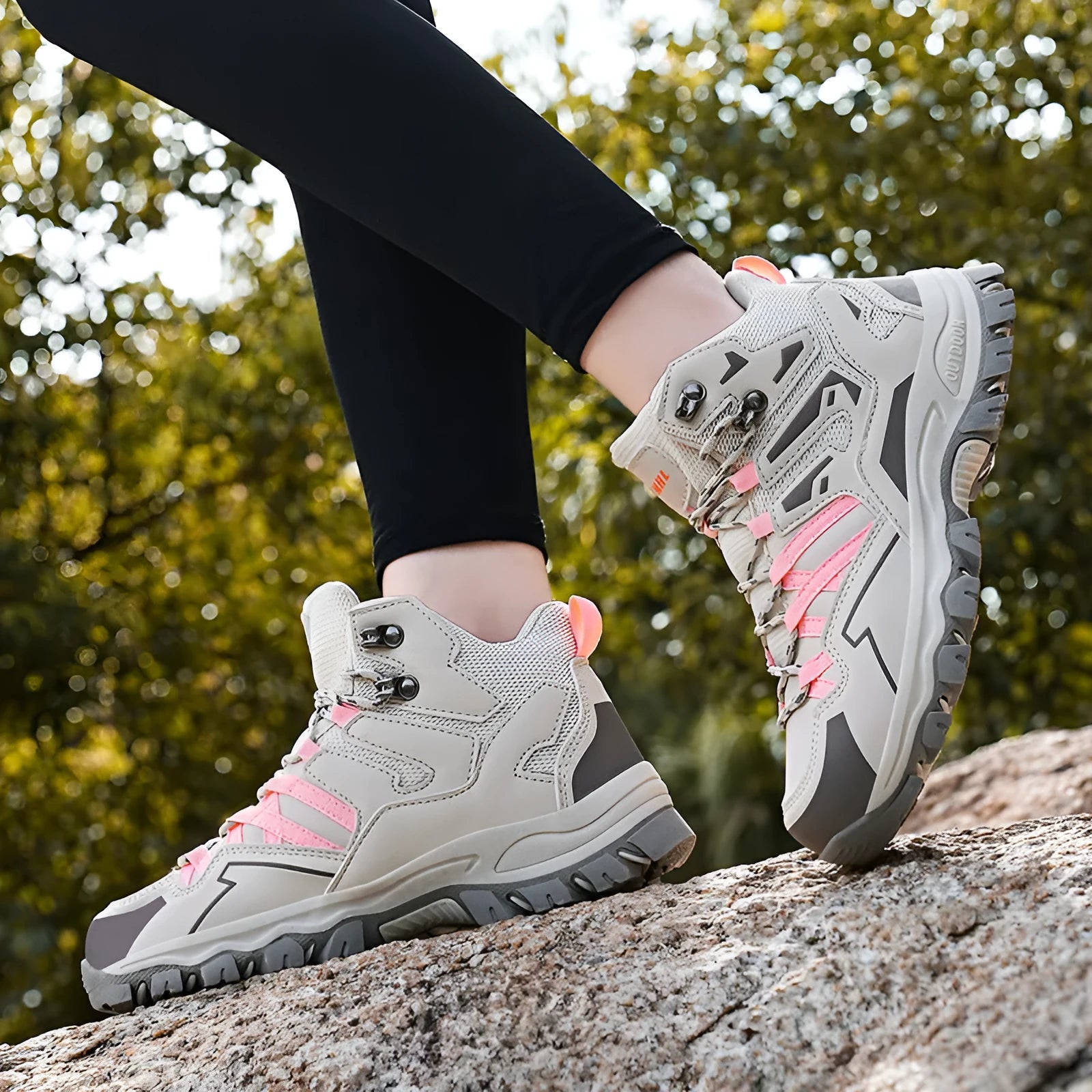 Hiking outdoor shoes sneaker with rubber sole and lace-up closure in various colours