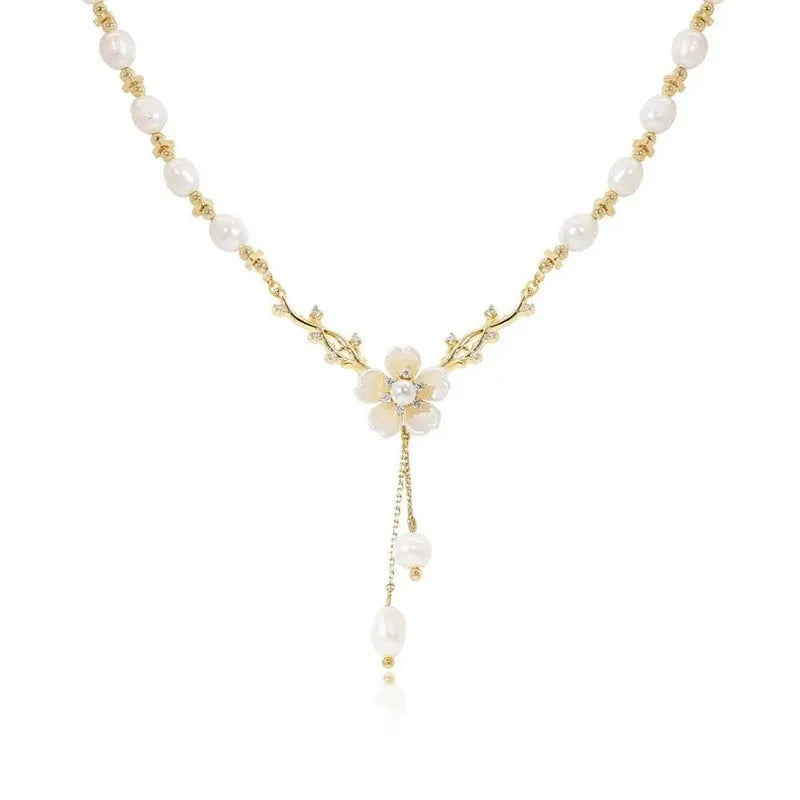 Fashion necklace with pearl chain and flower pearl pendant in alloy metal