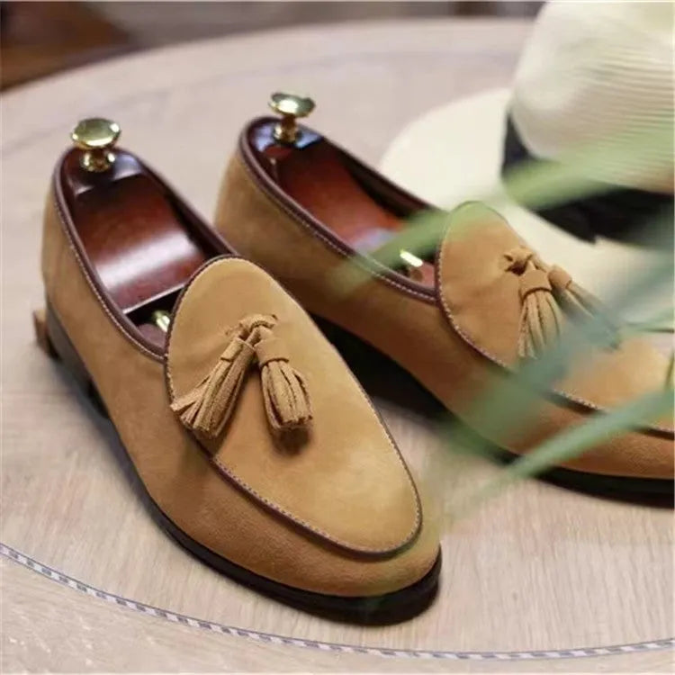 Men's fashion retro British tassel slip-on shoes in black with low top PU upper and rubber sole