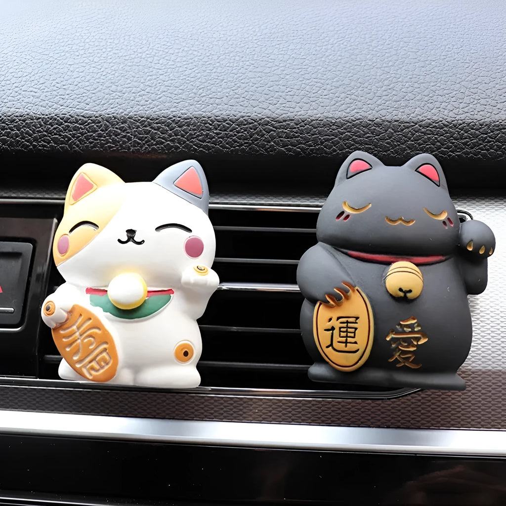 Resin cat car vent aromatherapy clip in black or white with aromatherapy cotton