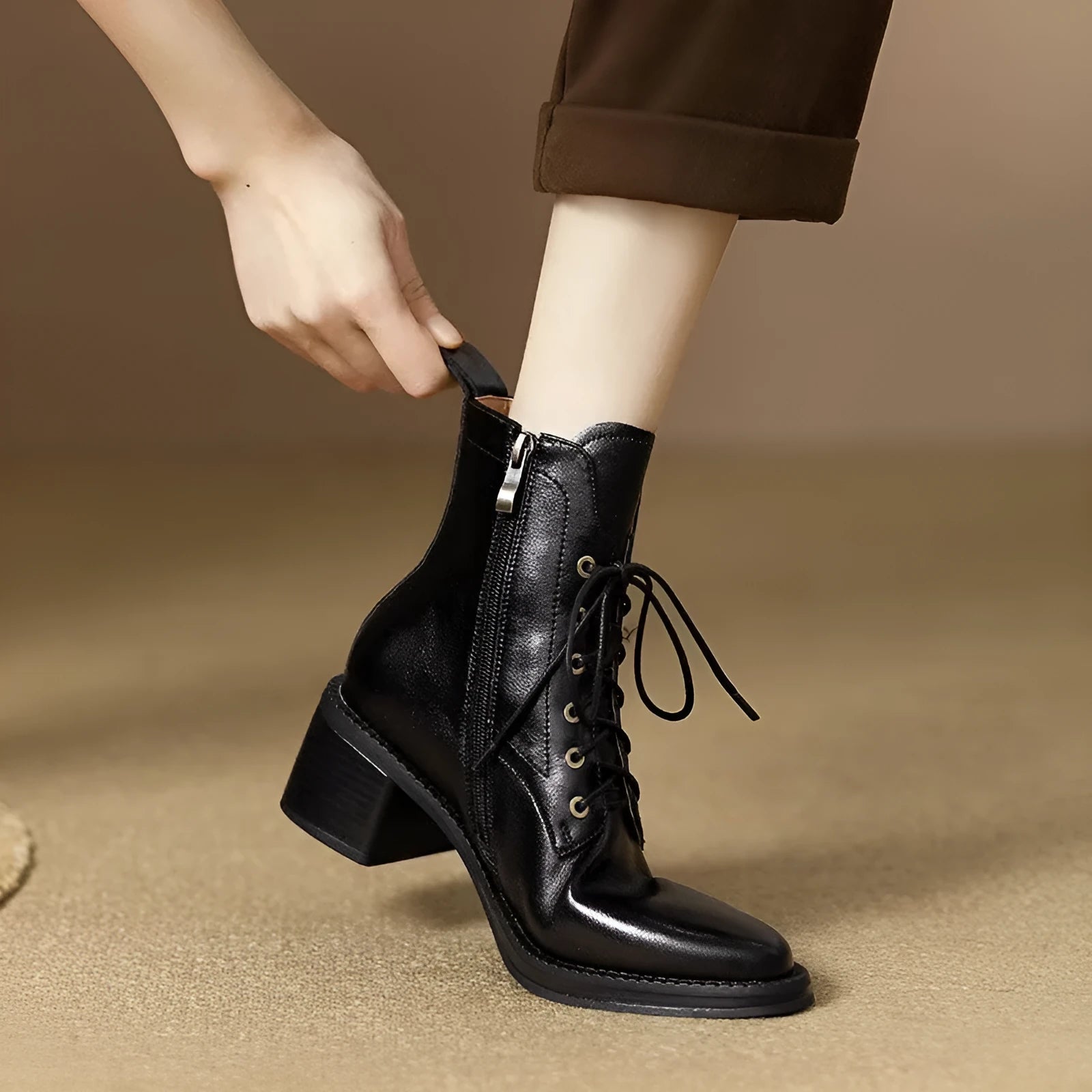 Women's black pointed-toe ankle boots with 5.5cm heel and 13cm shaft on artificial PU upper