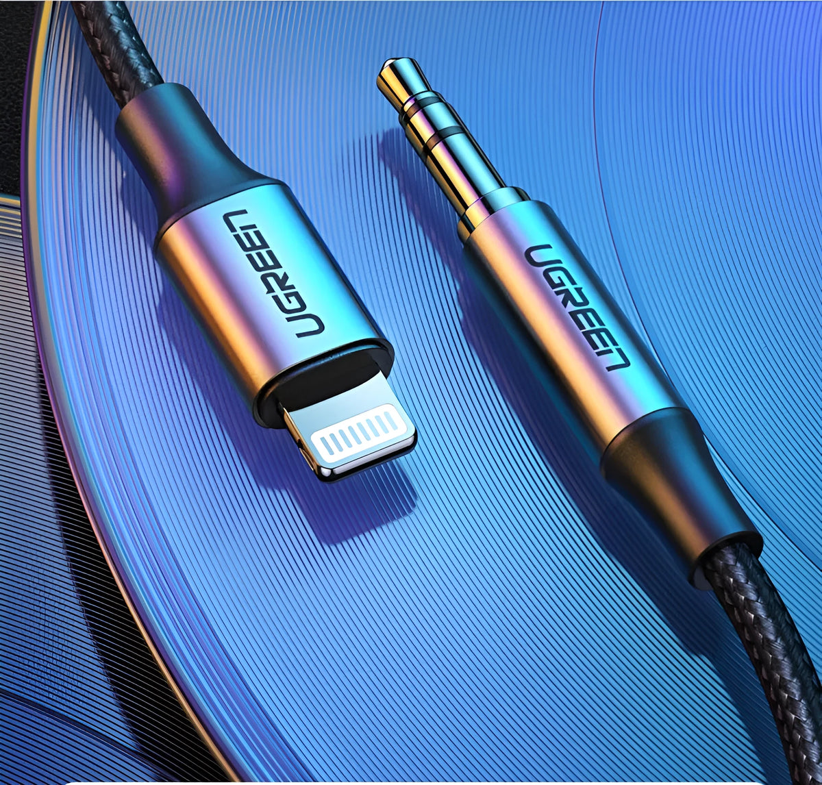 Black Apple Lightning to 3.5mm audio cable with braided TPE body and aluminium alloy connector for car adapter