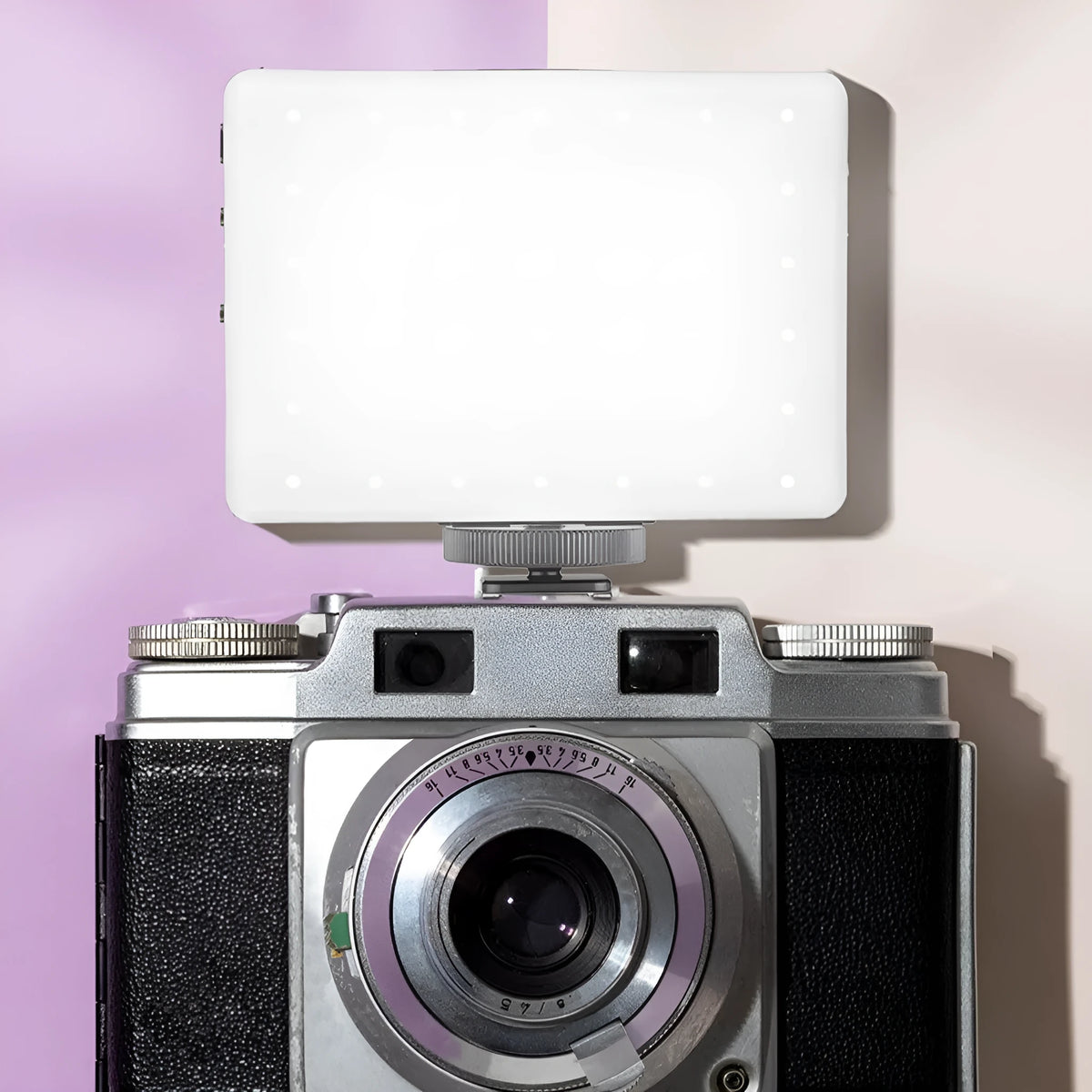 Portable LED pocket fill light with clip attachment for mobile photography and live broadcasts