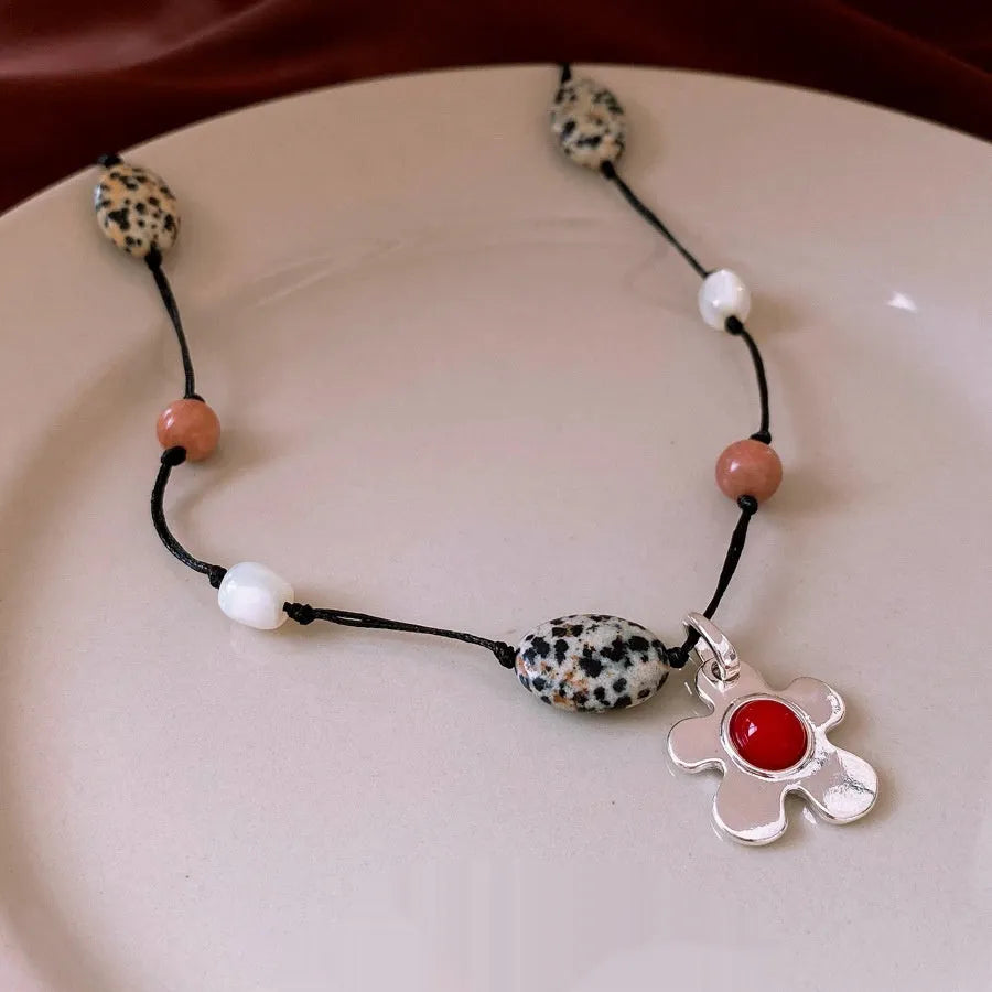 Stone shell beaded flower pendant necklace on adjustable alloy chain in silver-black-red colour
