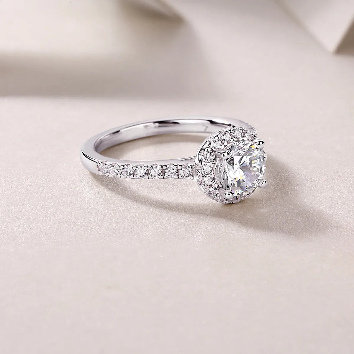 1-carat moissanite wedding ring set in S925 silver with platinum plating, gift box, GRA certificate