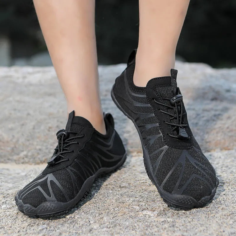 Breathable non-slip running shoes in black and white colour options, showing front lace-up design.