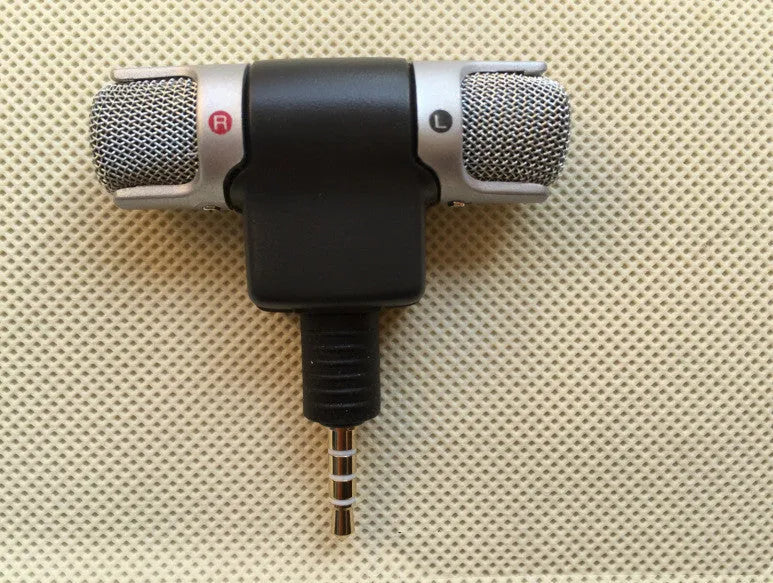 Mini wireless condenser microphone recorder for computer and camera use in black