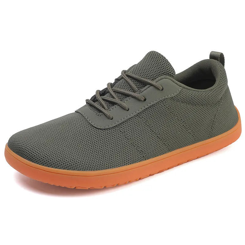 Men's low-top Flyknit walking shoes in a wide toe round head design with a flat rubber sole
